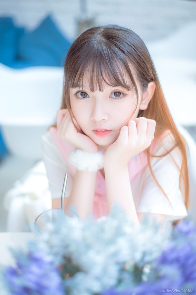 “荒唐，周瑜私自毁盟在先，偷袭我军，乃咎由自取，如何能够怪到我们头上！？”陈到冷声道：“尔等今日无故攻伐江夏，才会为天下人耻笑。”